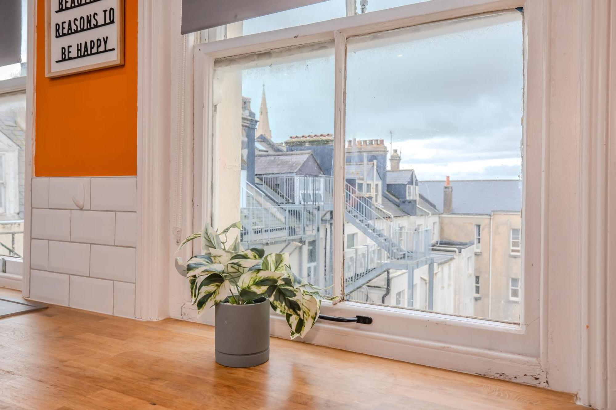 Luxe City Living L 2-Bedroom Flat With Free Parking Hove Exterior foto
